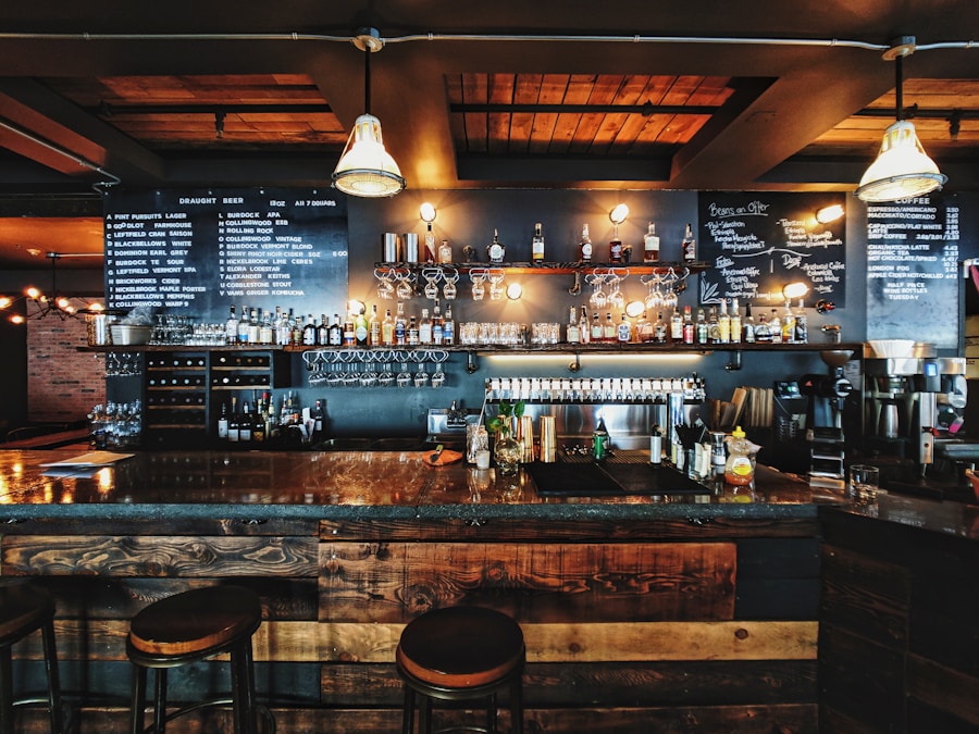 Ege Cunda Balık restoran iç mekânı